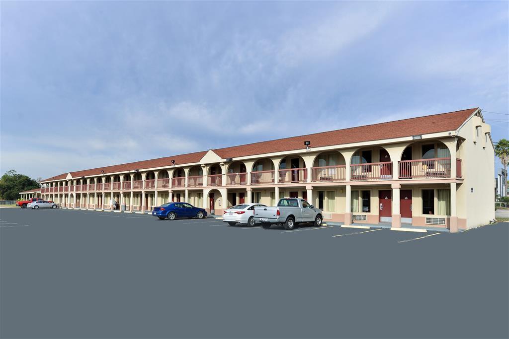 Americas Best Value Inn Conroe Exterior photo